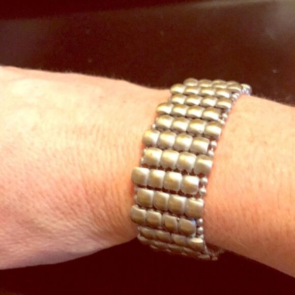 VINTAGE KENNETH COLE REACTION Metal Bead Stretch Bracelet Silver Tone OS EUC - Picture 1 of 4